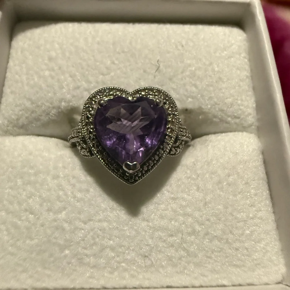 Heart-shaped amethyst ring
